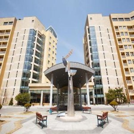 High Castle Resort Джеонгсеон Екстериор снимка